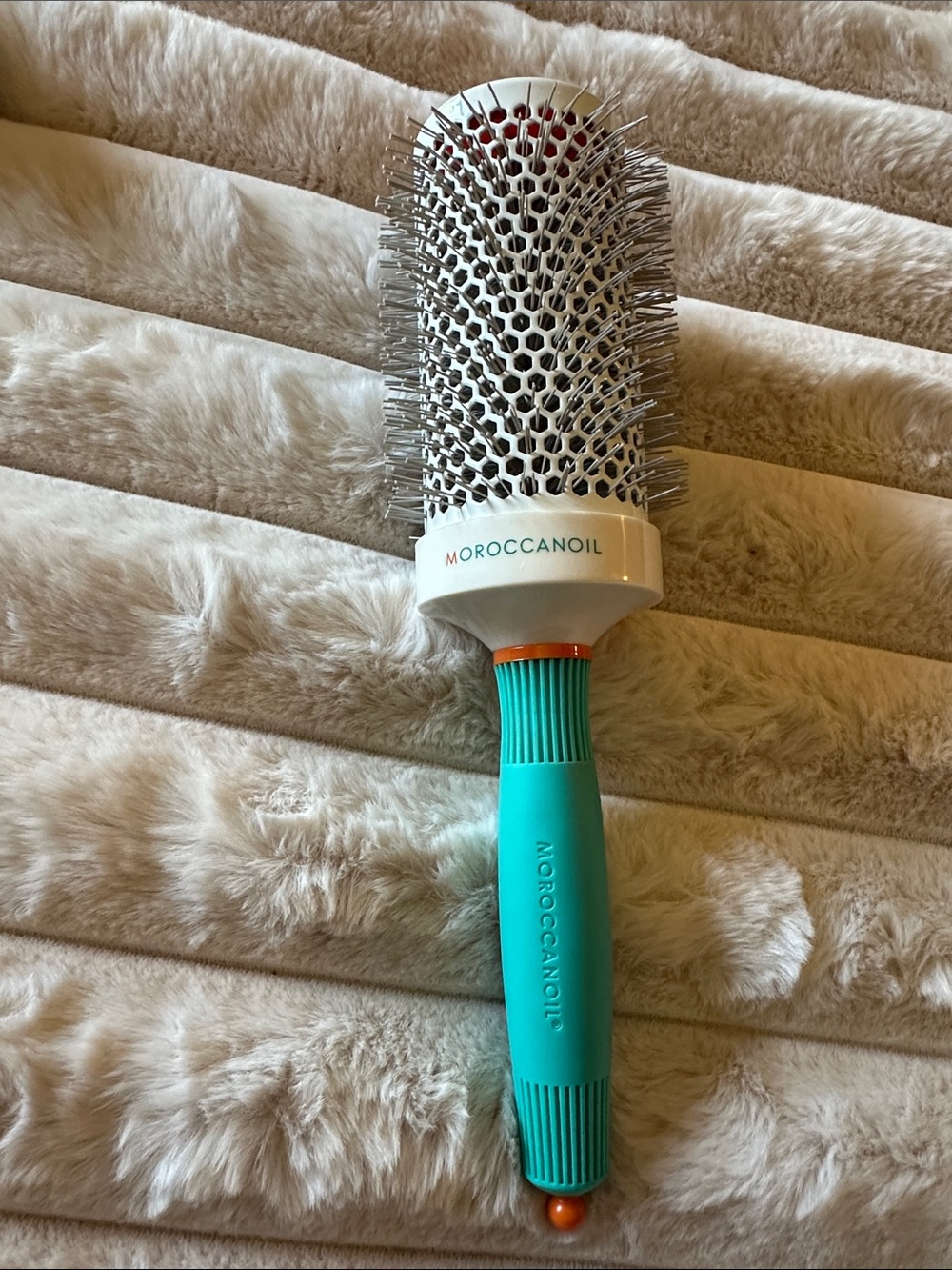 Moroccanoil Teal and White Round Vent Brush